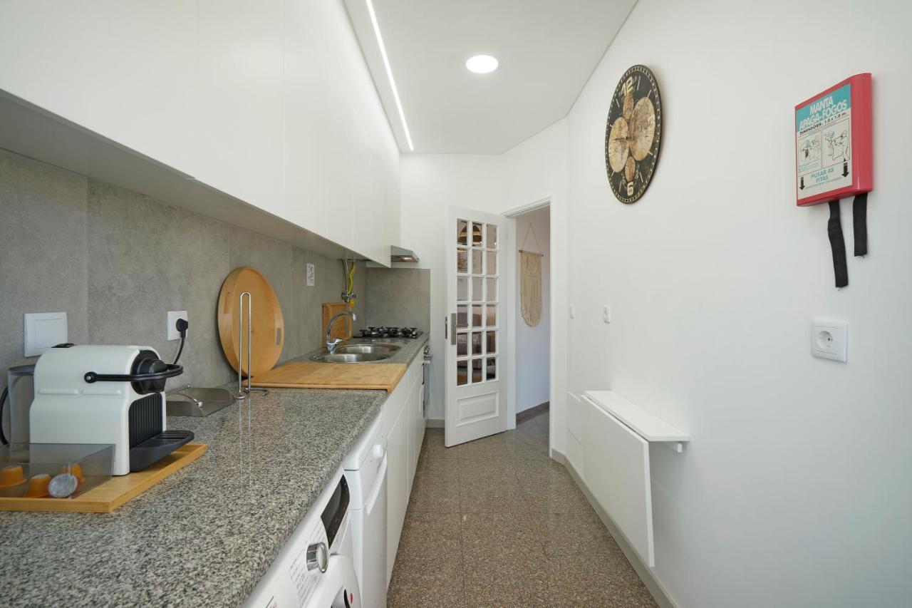 Costa Beach Apartment By The Portuguese Butler Costa de Caparica Eksteriør billede