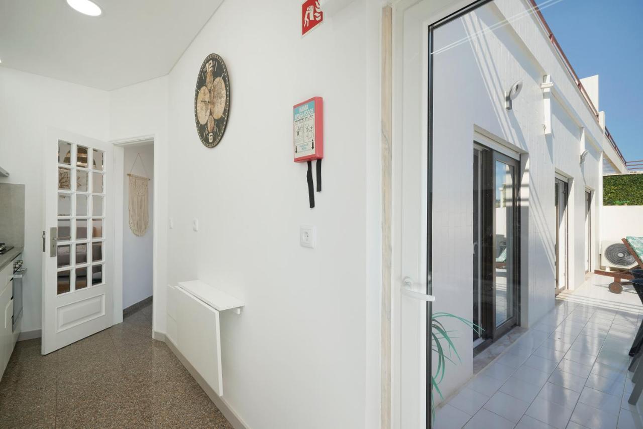 Costa Beach Apartment By The Portuguese Butler Costa de Caparica Eksteriør billede