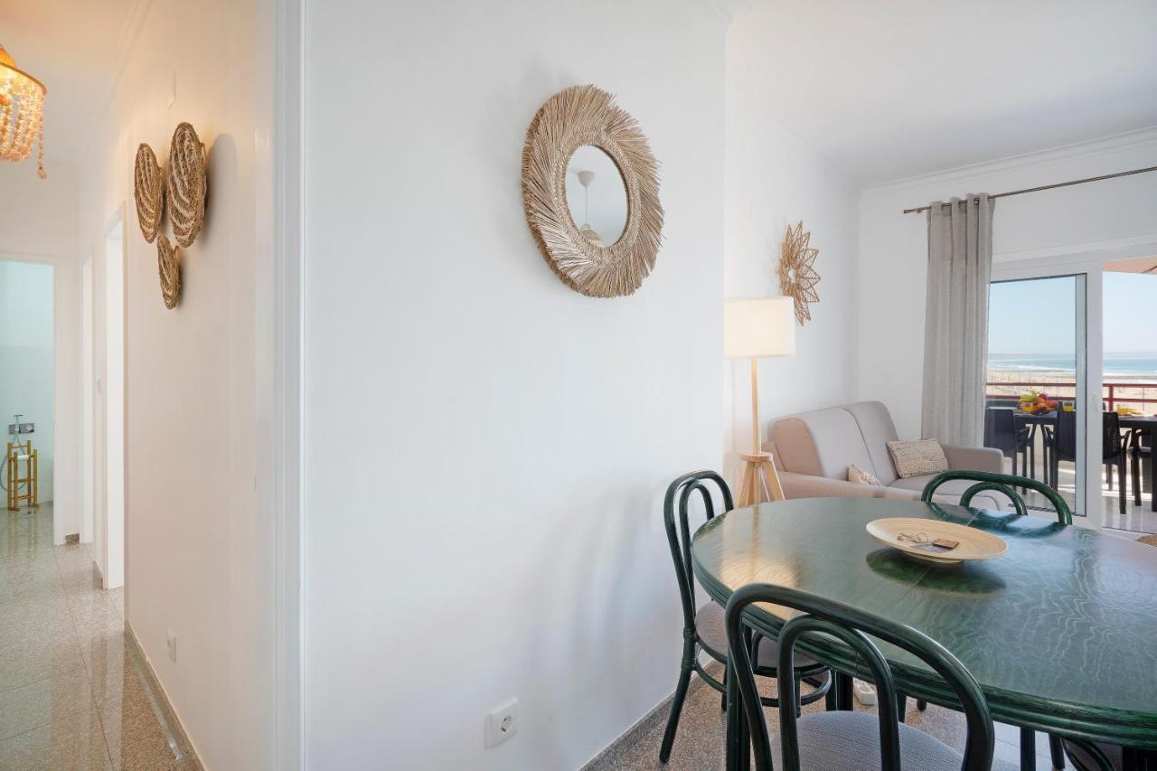 Costa Beach Apartment By The Portuguese Butler Costa de Caparica Eksteriør billede
