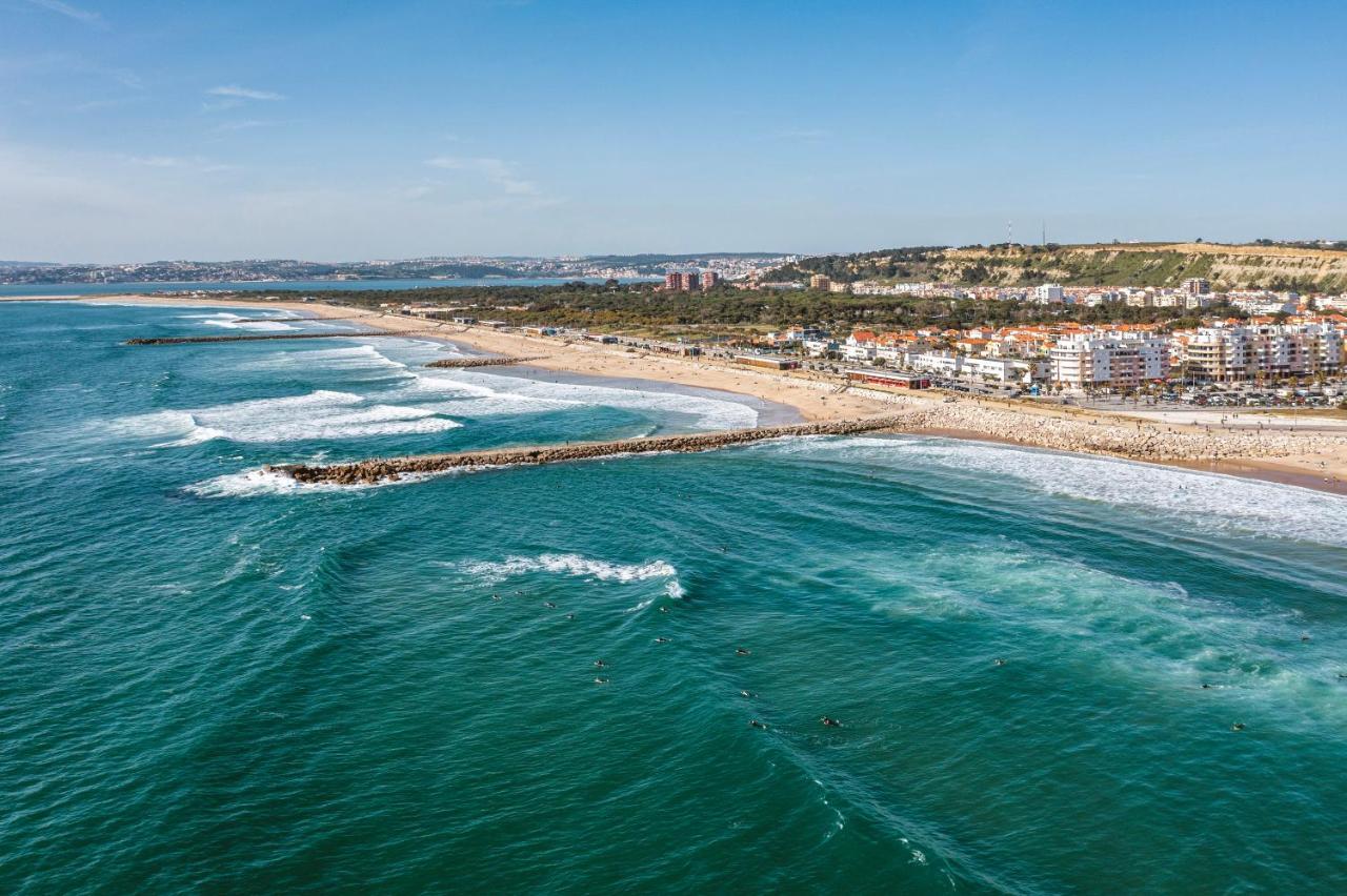 Costa Beach Apartment By The Portuguese Butler Costa de Caparica Eksteriør billede